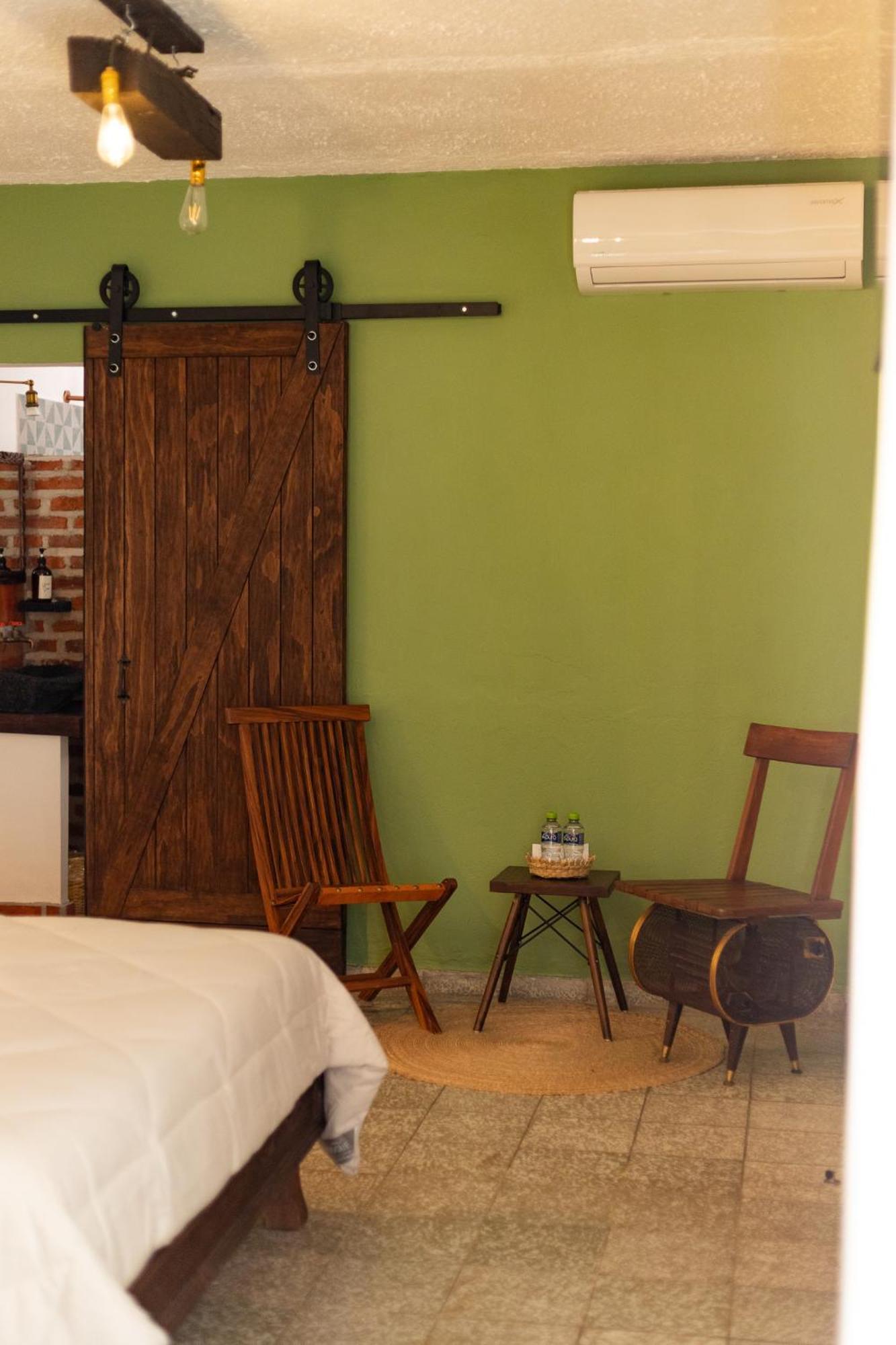 Casa De Hospedaje -La Abadia De San Pedro กัวดาลาฮารา ภายนอก รูปภาพ