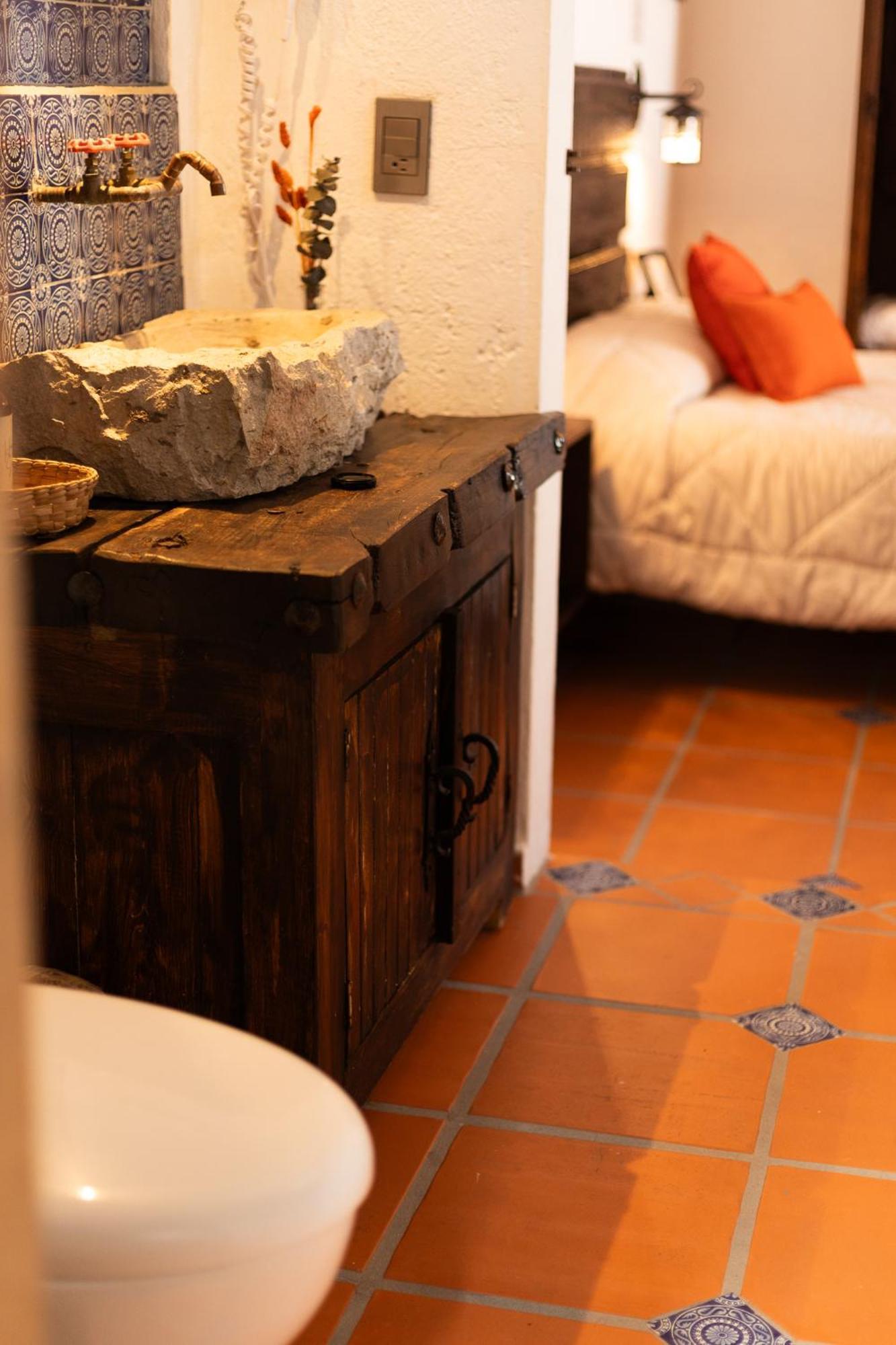 Casa De Hospedaje -La Abadia De San Pedro กัวดาลาฮารา ภายนอก รูปภาพ